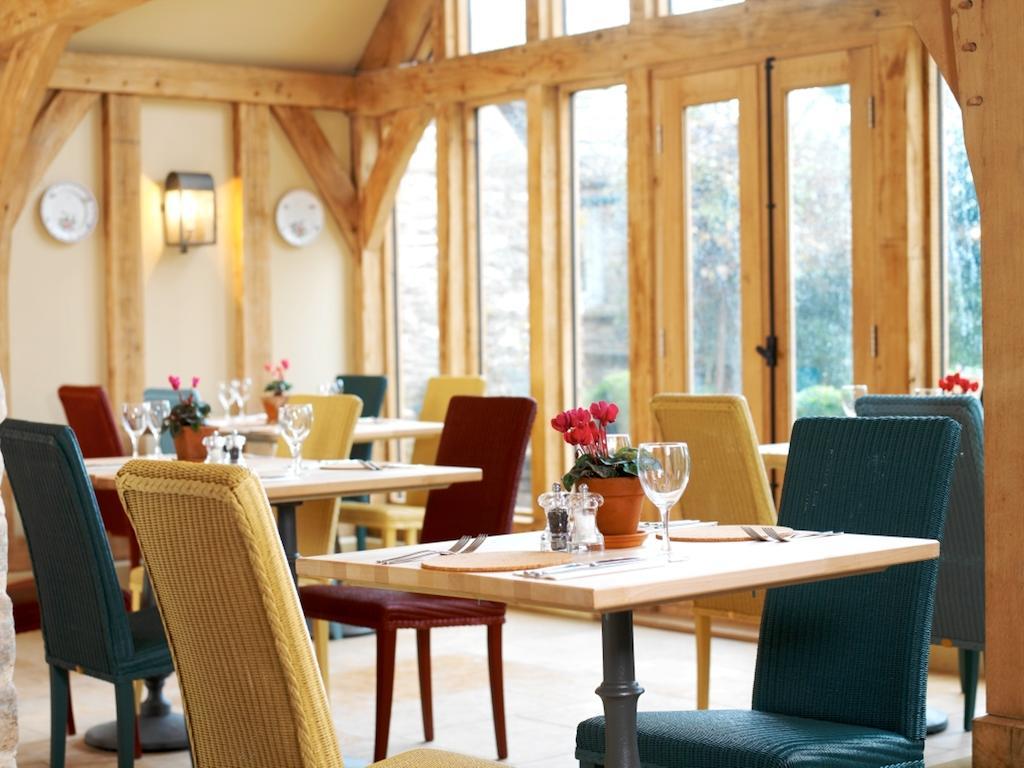 The Swan Inn Swinbrook Burford Exterior foto